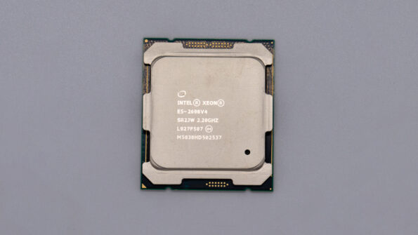 Процессор Intel Xeon E5-2698 v4 20/40 2.2/3.6 ГГц 135вт SR2JW