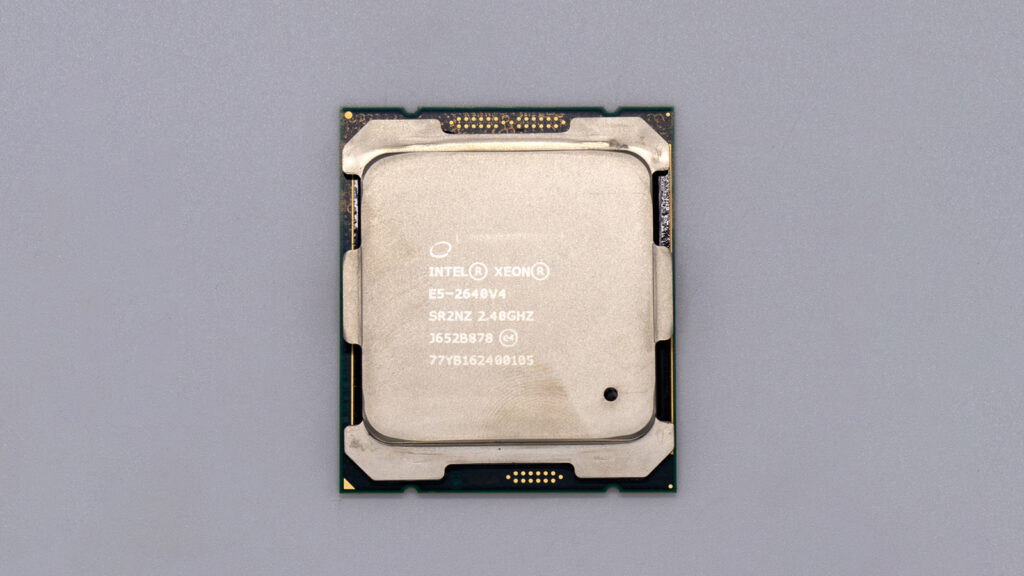 Процессор Intel Xeon E5-2640 v4 10/20 2.4/3.4 ГГц 90вт SR2NZ